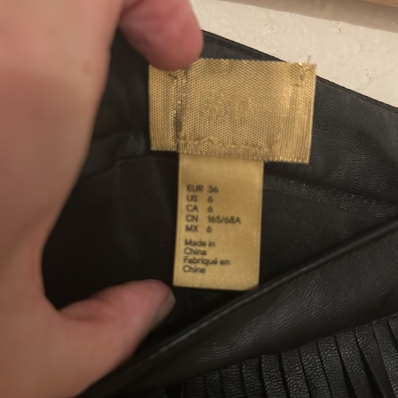 Faux black leather tassel skirt. H & M - Picture 2 of 2